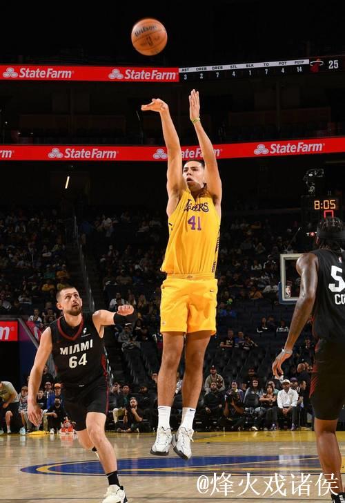 克内克特35分布朗尼4分2篮板 湖人险胜太阳 克内克特35分布朗尼4分2篮板 湖人险胜太阳